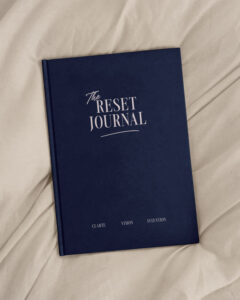 Vue de la couverture du journal de clarté the Reset Journal, des éditions Creative Spark par Manifa Kind.