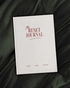 Vue de la couverture du journal de clarté the Reset Journal, des éditions Creative Spark par Manifa Kind.