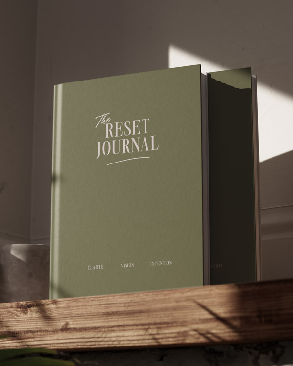 Vue de la couverture du journal de clarté the Reset Journal, des éditions Creative Spark par Manifa Kind.